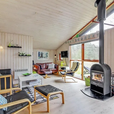 Дом отдыха Arngerd - 450m From The Sea By Interhome Лёккен